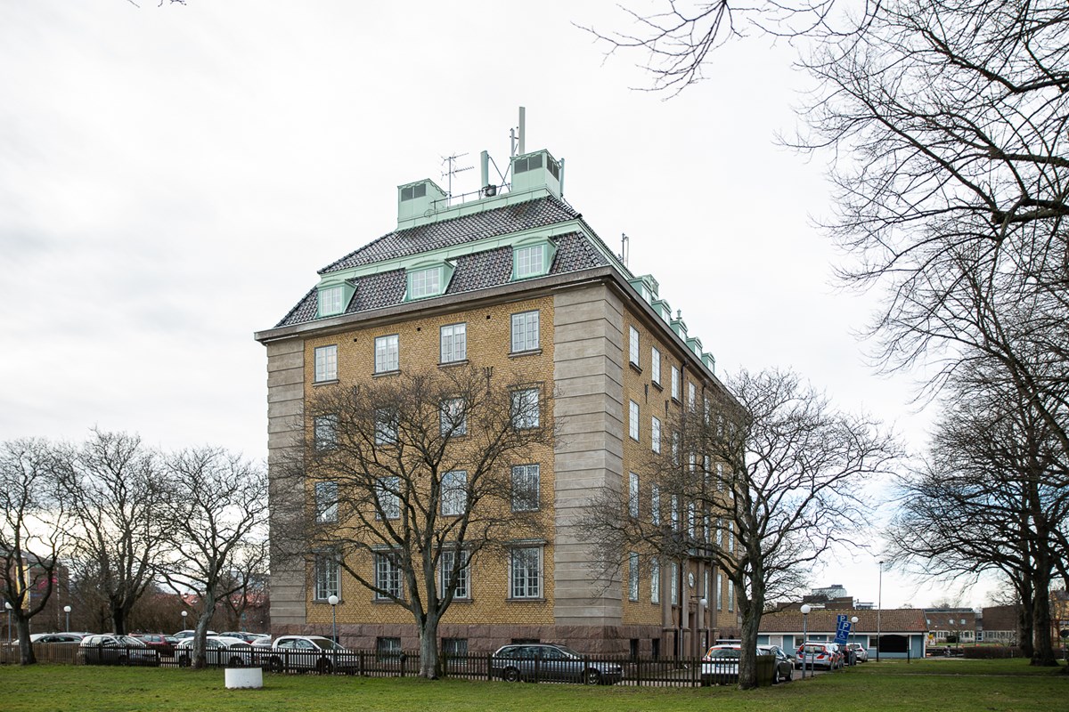 Bredgatan 2