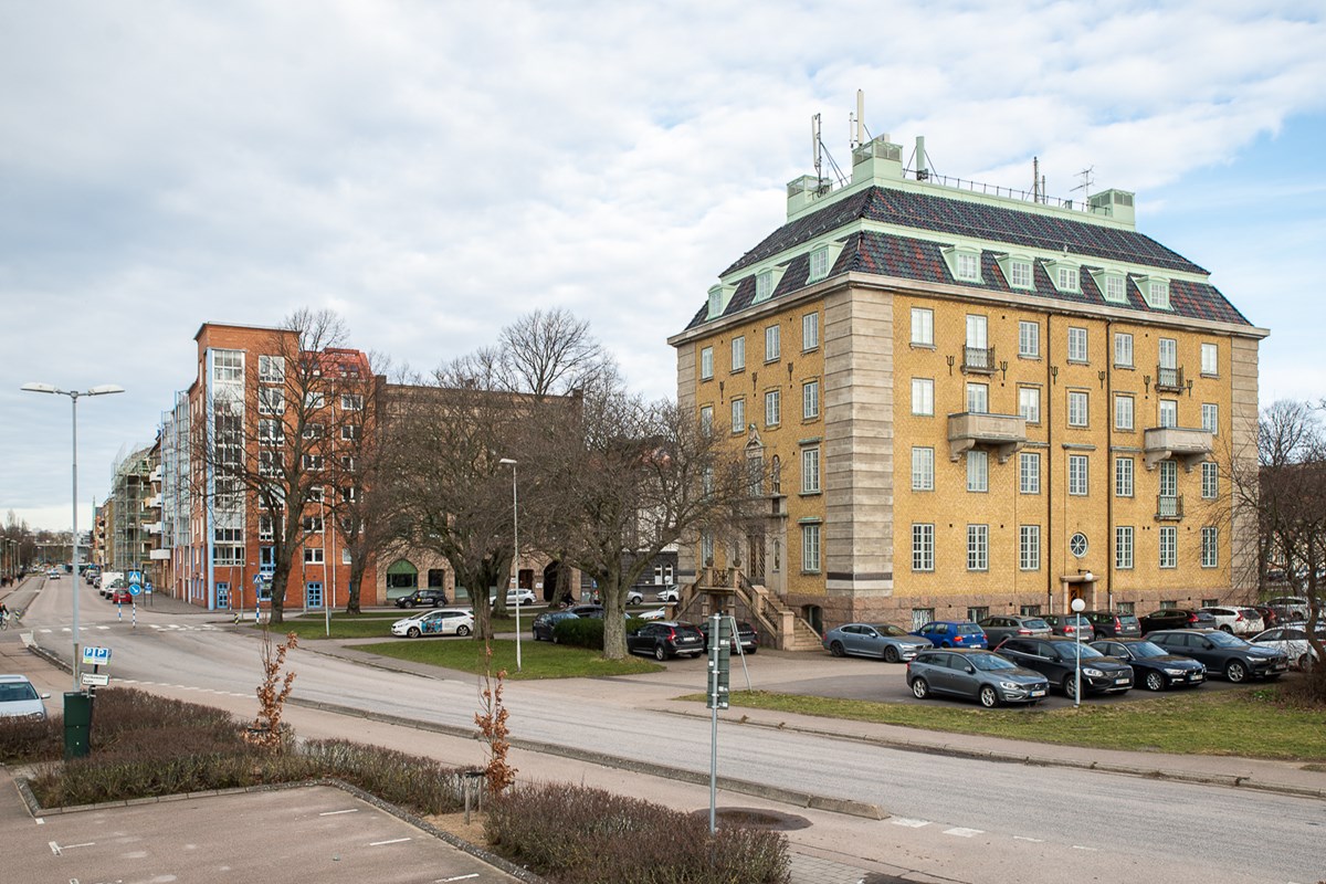 Bredgatan 2